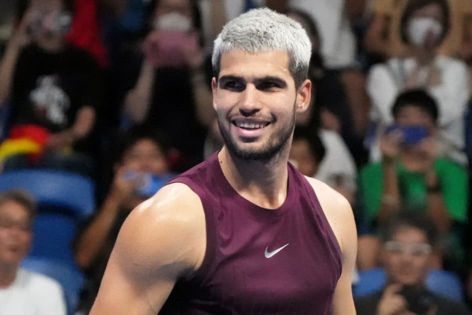 Карлос Алькарас и Ламин Ямаль с кубком чемпионата мира по футболу