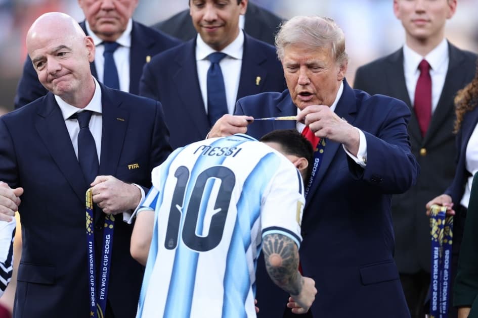 Кристиан Ромеро отказался пожать руку Дональду Трампу на церемонии награждения ЧМ