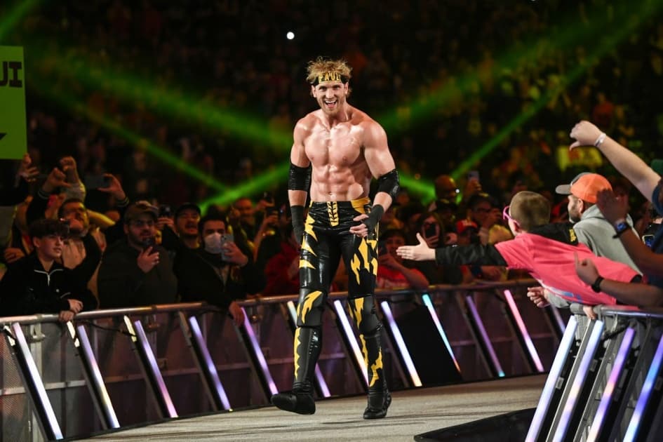 Логан Пол предложил WWE организовать бой с Конором Макгрегором после его травмы на UFC 329