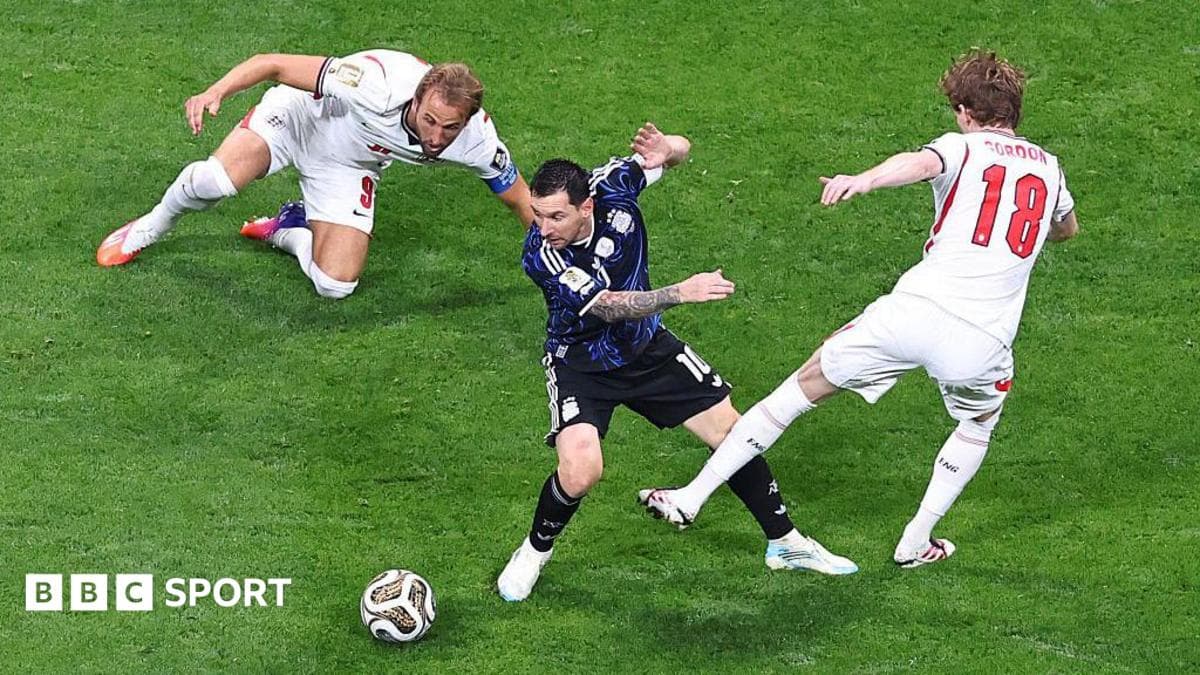 Messi became a coach on the field and destroyed England's tactics