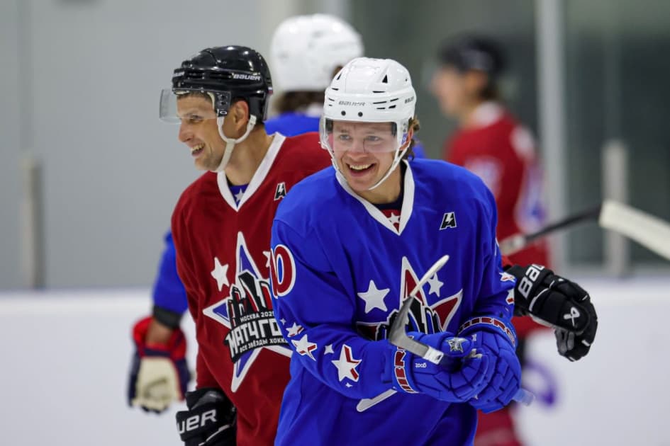 Они чуть мне не набуцкали. Панарин рассказал, как раздавал деньги пенсионерам в Коркино