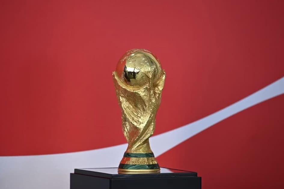 Роналдо принёс трофей чемпионата мира в ложу к Дональду Трампу