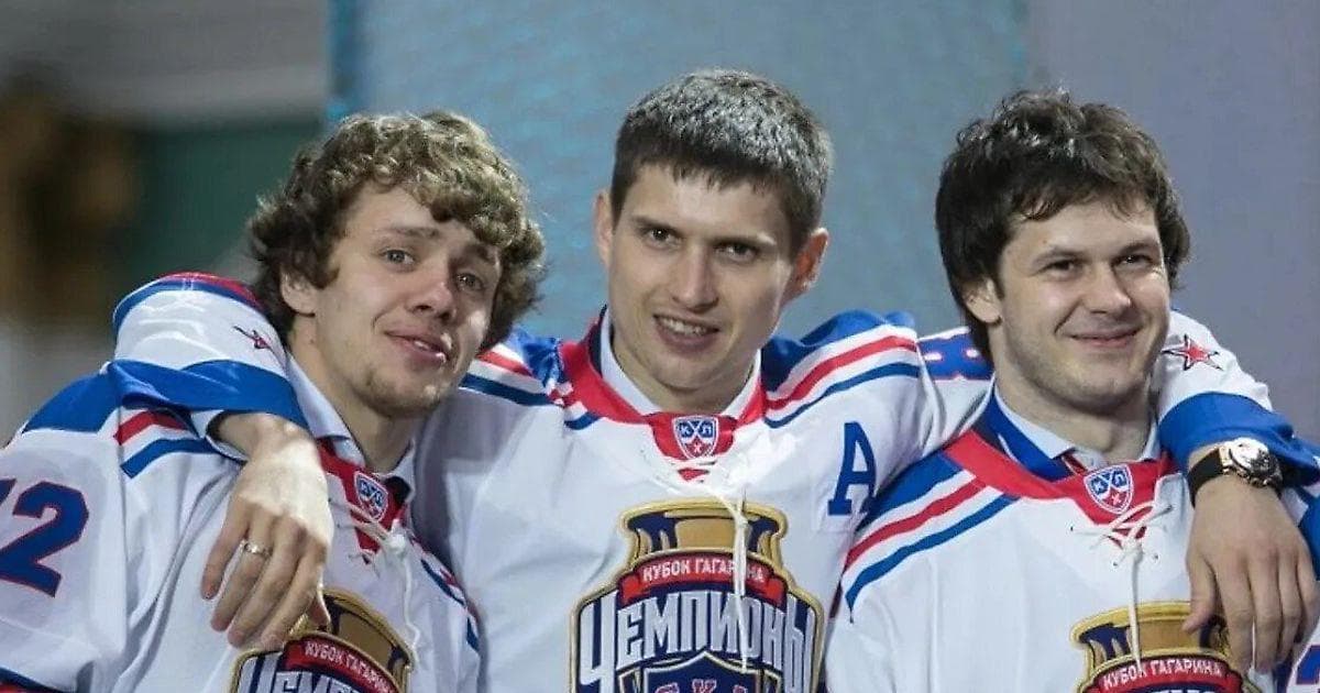 Сравнение футбольных сборных с хоккейными клубами