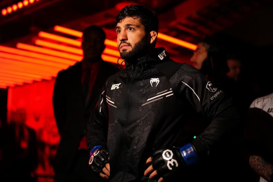 Топ-боец UFC из России поздравил Испанию с победой на чемпионате мира