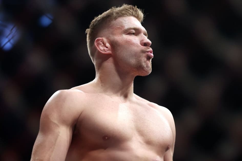 Экс-чемпион UFC заявил, что хотел бы выпить пива с пилотом Ф-1 Максом Ферстаппеном