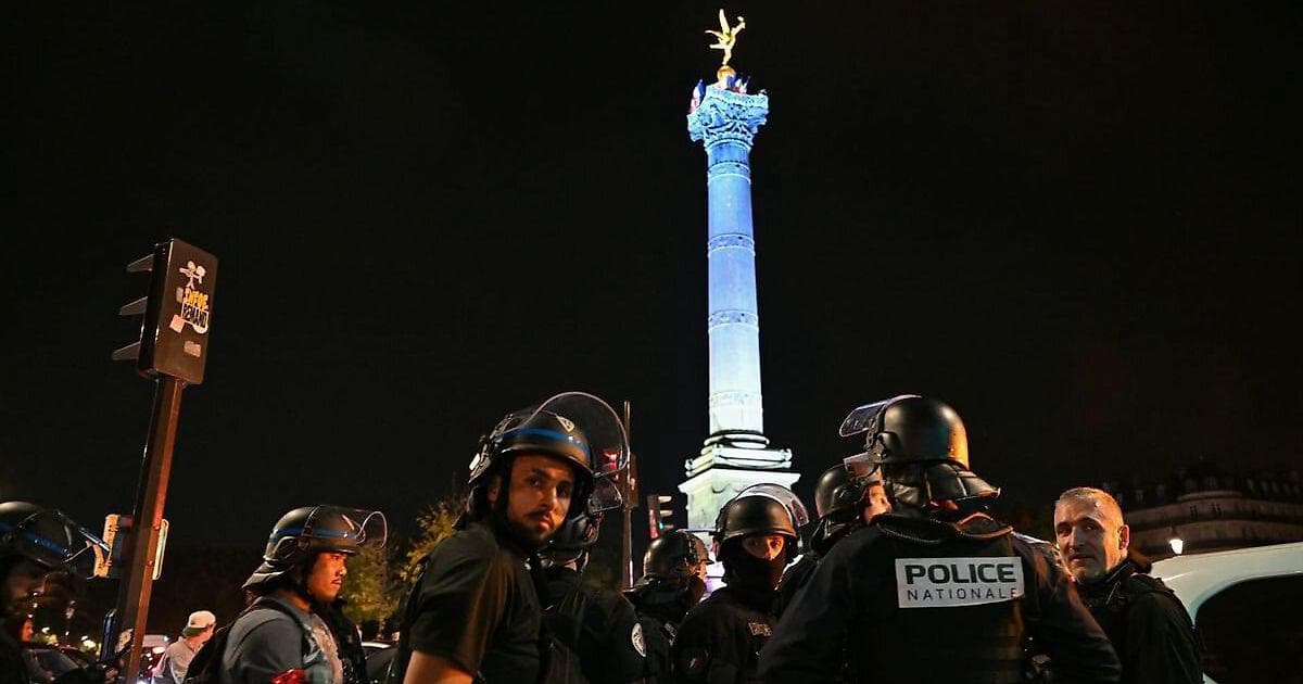 141 человек задержан в Париже после поражения сборной Франции от Испании